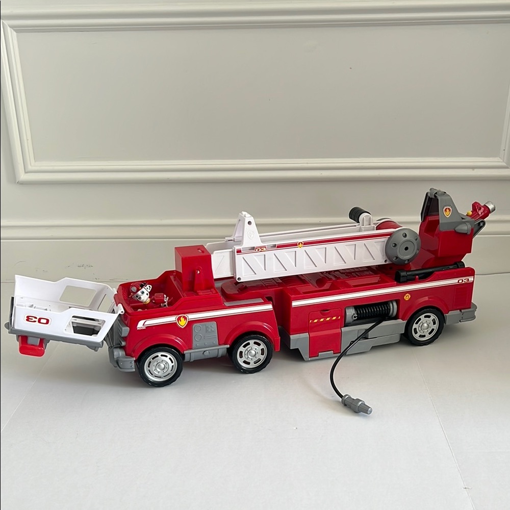 Paw Patrol Ultimate Rescue Fire Truck w/Extendable 2 ft. Tall Ladder Marshall - Picture 4 of 17